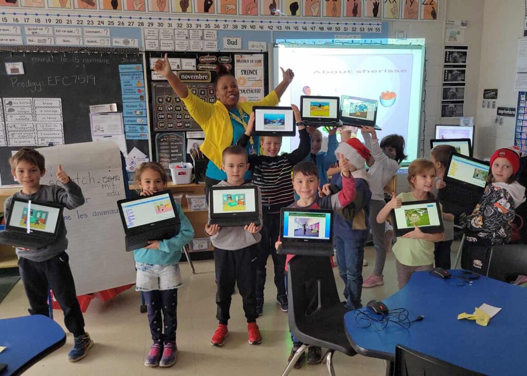 rs-steam-makers-sherisse-workshop-students-scratch-thumbs-up-1